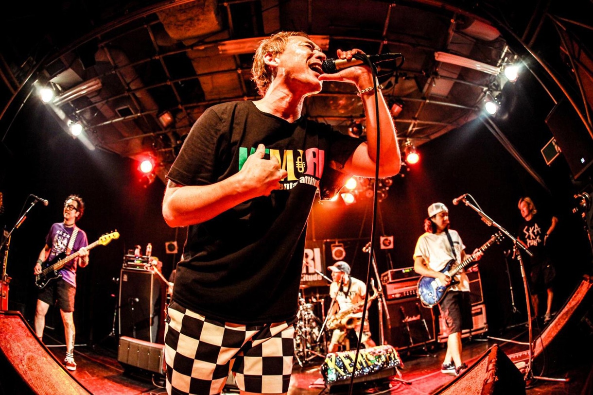 「KEMURI TOUR 2014-2015『RAMPANT』」福島・郡山HIP SHOT JAPAN公演の様子。（Photo by Wataru Umeda）