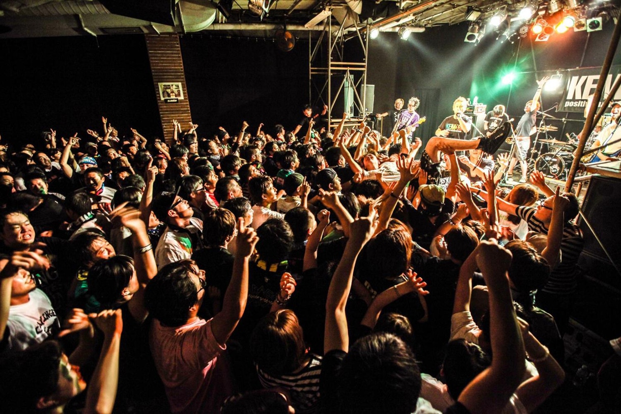 「KEMURI TOUR 2014-2015『RAMPANT』」福島・郡山HIP SHOT JAPAN公演の様子。（Photo by Wataru Umeda）