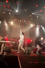 ピアノゾンビ「骨殺しナイト」東京・TSUTAYA O-EAST公演の様子。