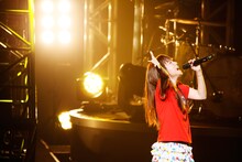 aiko。写真は2014年8月27日、東京・NHKホール公演の様子。