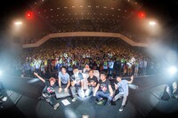 「 Do As Infinity 15th Anniversary ～Dive At It Limited Live 2014～」の様子。