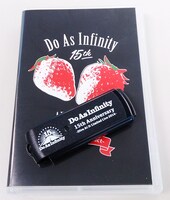 「 Do As Infinity 15th Anniversary ～Dive At It Limited Live 2014～」で販売されたUSBメモリ。当日のライブ音源をそのままお持ち帰りできる。