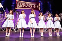 左から川後陽菜、永島聖羅、小嶋陽菜、斉藤優里、中田花奈、生駒里奈。 (c)AKS