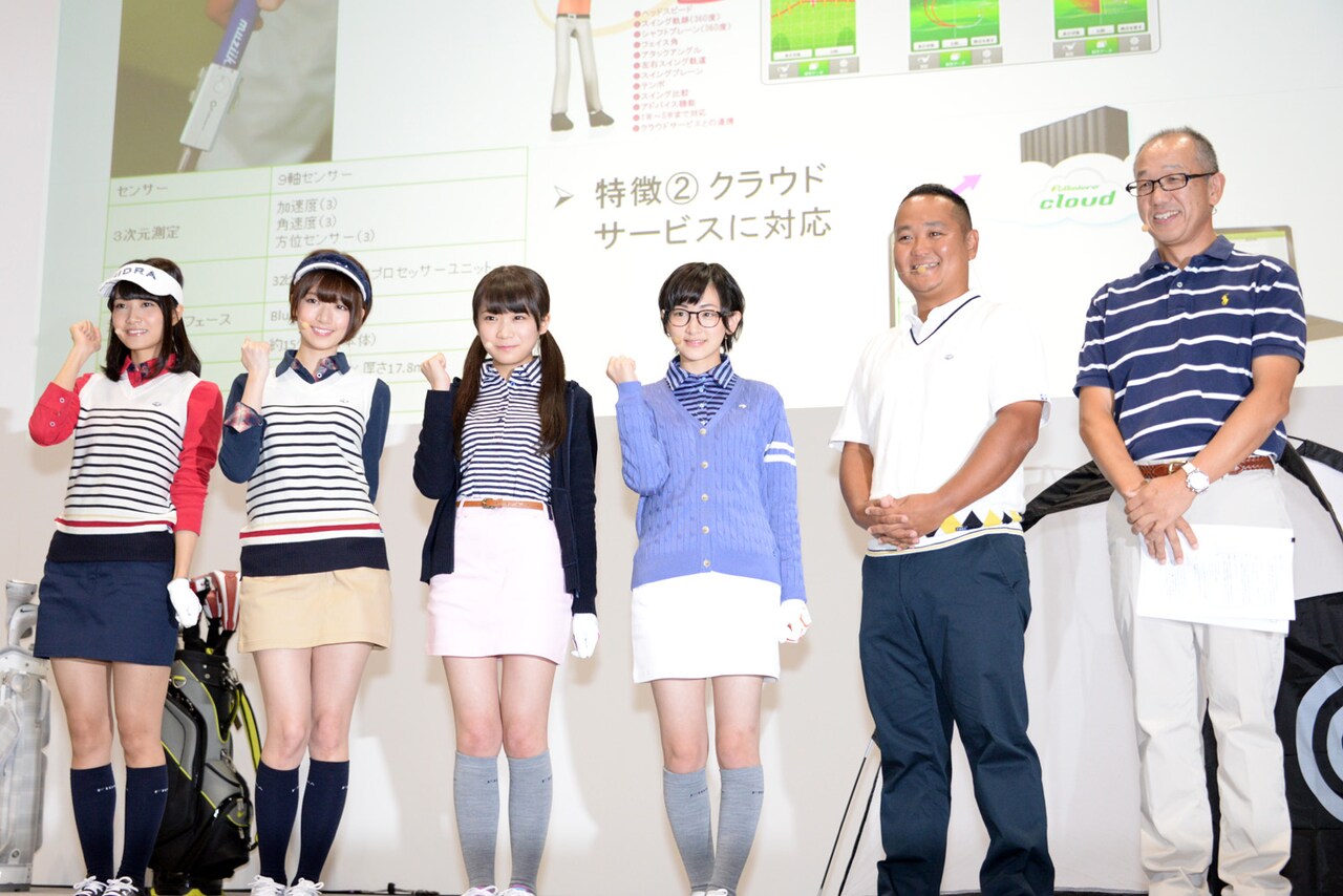 ゴルフクラブをスイングする橋本奈々未。 - 乃木坂46、ITイベントで初