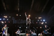 「TREASURE05X」でのBIGMAMAのライブの様子。