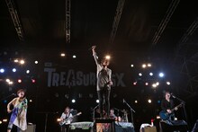 「TREASURE05X」でのBIGMAMAのライブの様子。