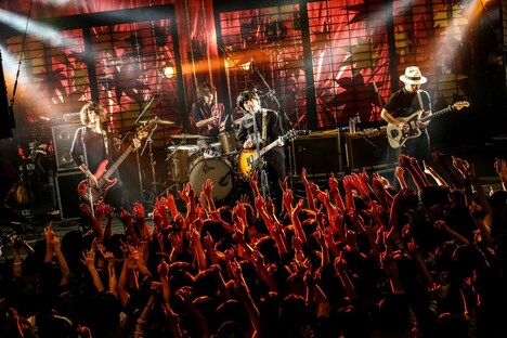 クリープハイプ「SPACE SHOWER TV "LIVE with YOU"」の様子。