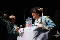 明和電機「祝 明和電機 20周年ライブ in 赤坂 BLITZ」公演の模様。