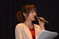 記者会見の司会を務めたテレビ東京・紺野あさ美アナウンサー。