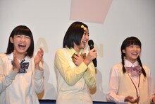 左から柏木ひなた、小林歌穂、中山莉子。