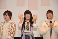 左から安本彩花、廣田あいか、星名美怜。