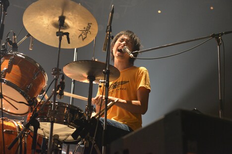 岡山健二（Dr）（撮影：佐藤哲郎）