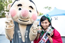 左からでえだらぼっち、坂本遥奈。