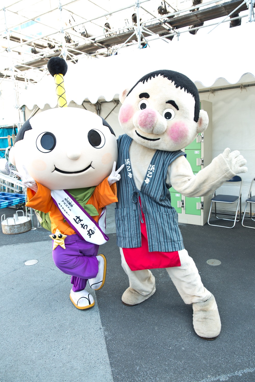 左からはち丸、でえだらぼっち。