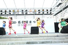 「第60回名古屋まつり」でパフォーマンスするチームしゃちほこ。