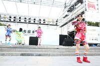 「ピザです！」を披露するチームしゃちほこ。