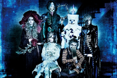 Mix Speaker's,Inc.。下段左がNIKA（Vo）。