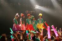 今週の人気画像8位は「ももクロ、有安企画ライブにチビッ子集結」より、ももいろクローバーZ「チビッ子祭り2014」の様子。