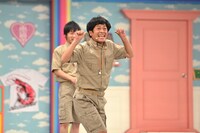 「スターダストのエビちゅうえい」と自己紹介する流れ星・ちゅうえい（手前）。