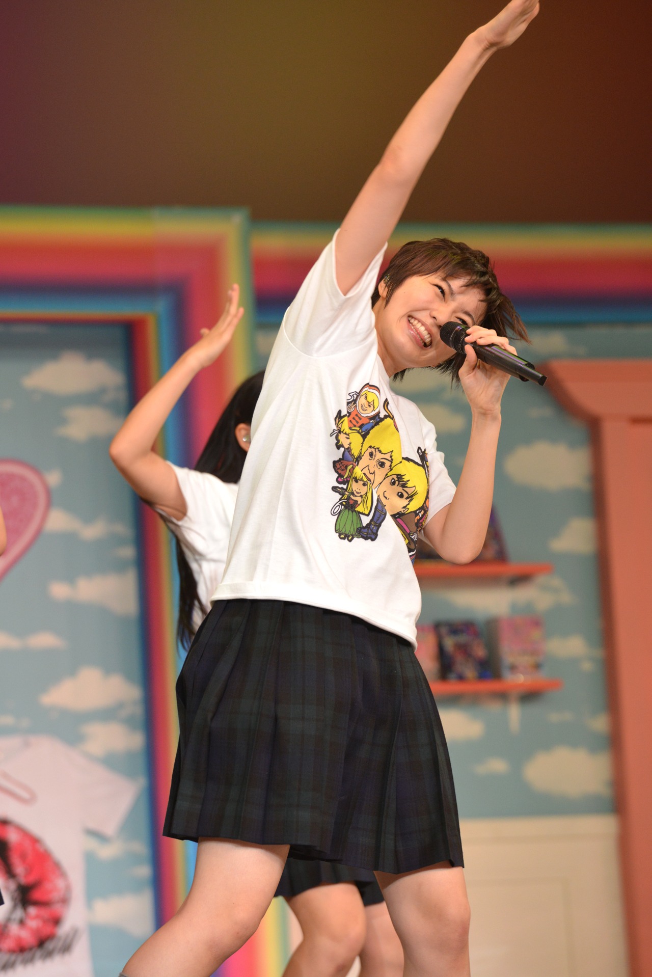 安本彩花