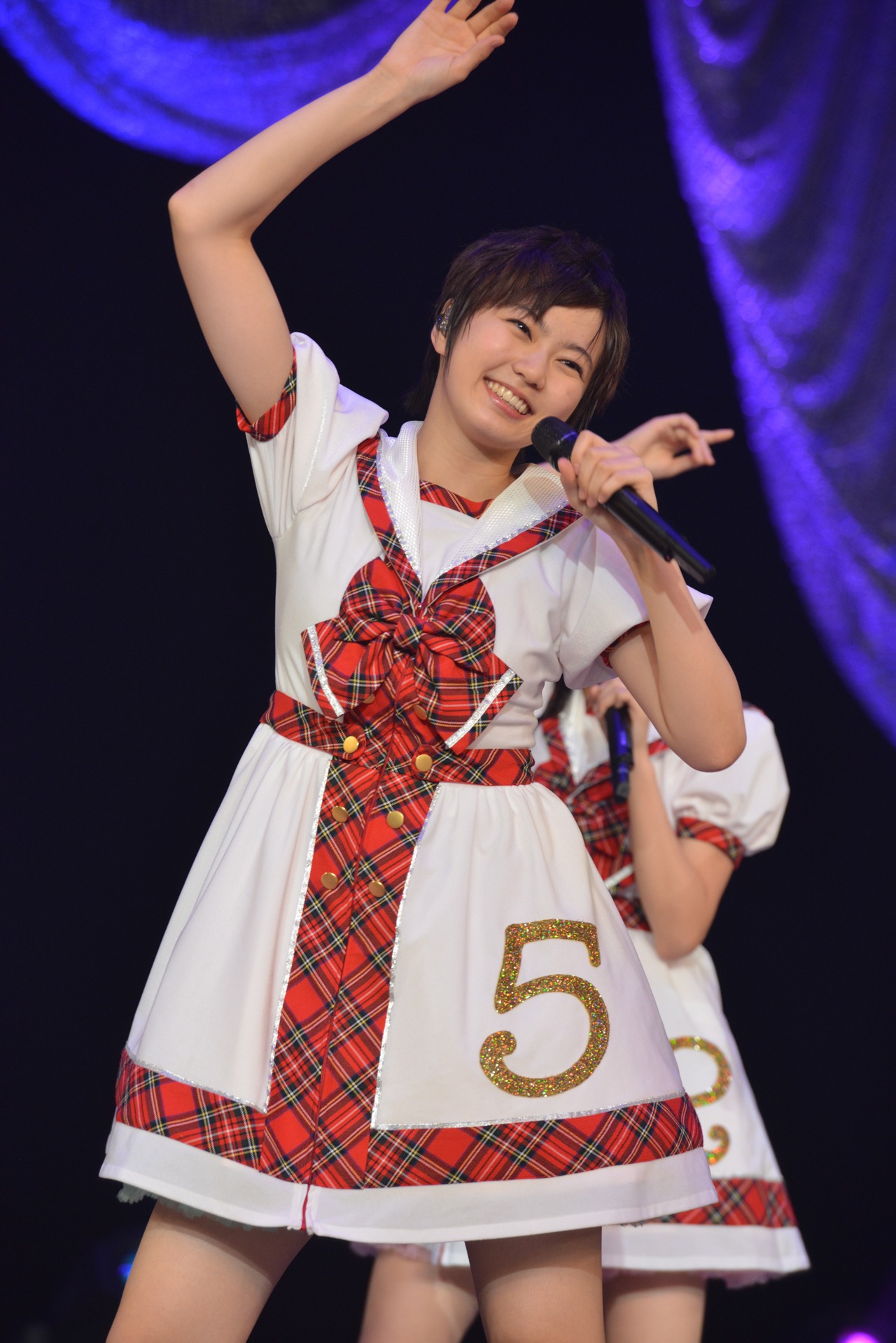 安本彩花