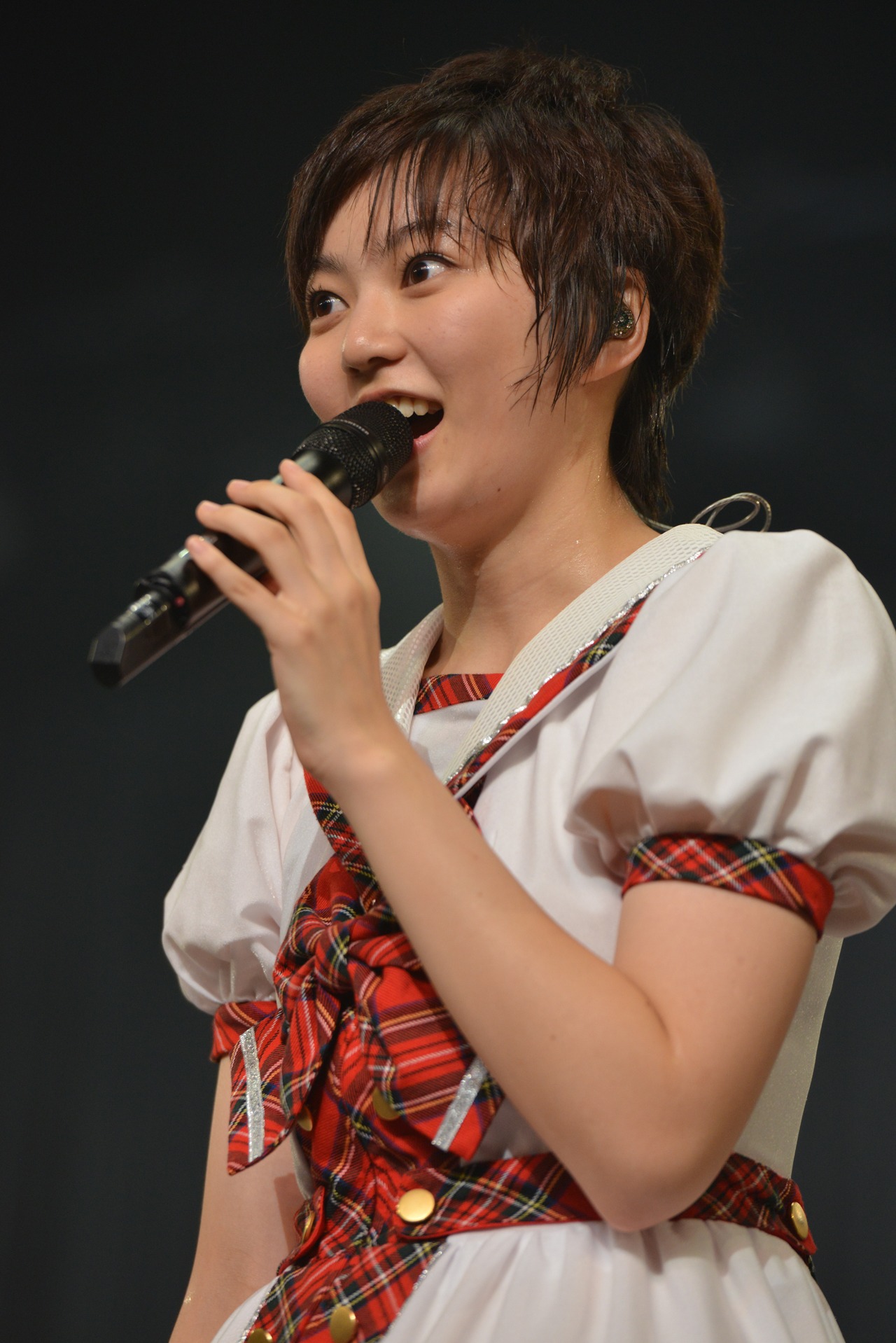 安本彩花