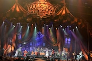 今週の人気画像1位は「VAMPS恒例ハロパ、幕張から華やかに開幕」より、HALLOWEEN JUNKY ORCHESTRA。（撮影：今元秀明、緒車寿一）