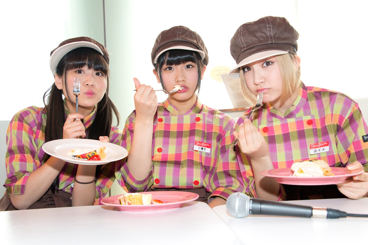 左から永井日菜、小鷹狩百花、鈴木真梨耶。