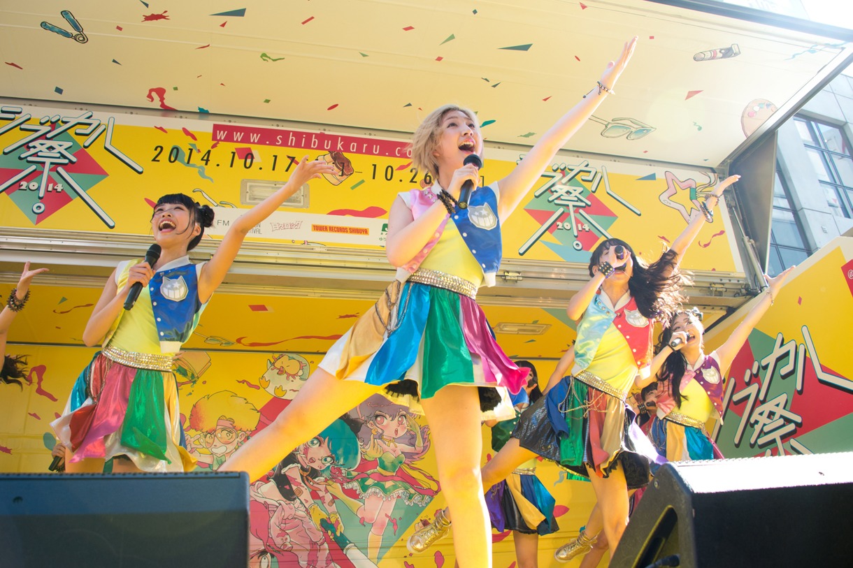 Cheeky Paradeによる「シブカル祭。2014」ライブの様子。