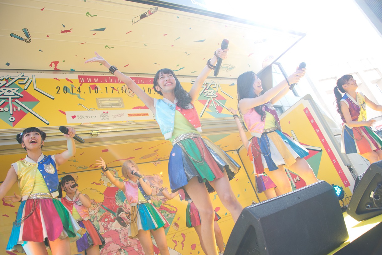 Cheeky Paradeによる「シブカル祭。2014」ライブの様子。