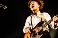 長谷川プリティ敬祐（B / go!go!vanillas）（撮影：浜野カズシ）