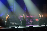 「Kalafina LIVE TOUR 2014」大阪・グランキューブ大阪公演の様子。