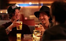 左から石毛輝（the telephones）、ホリエアツシ（ストレイテナー）。 (c)TBS