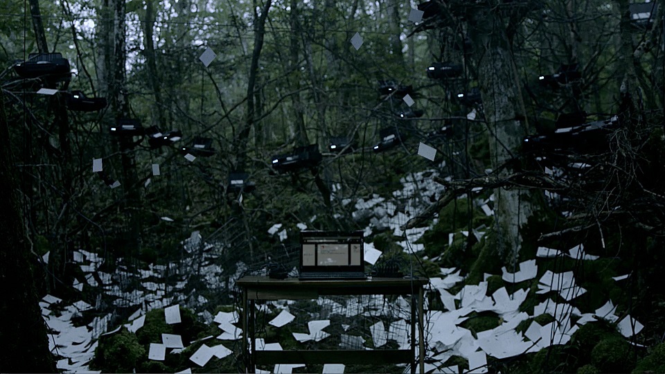 amazarashi「穴を掘っている」ビデオクリップのワンシーン。