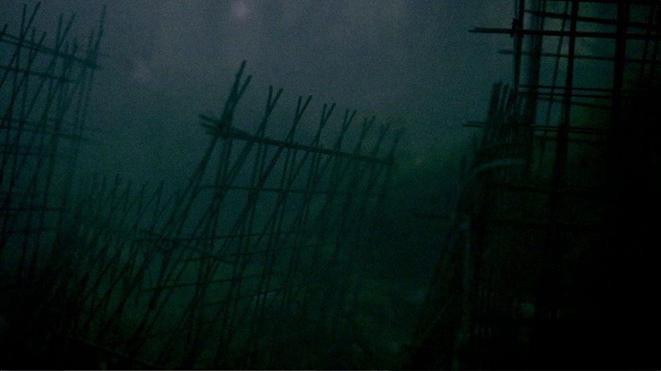 amazarashi「穴を掘っている」ビデオクリップのワンシーン。