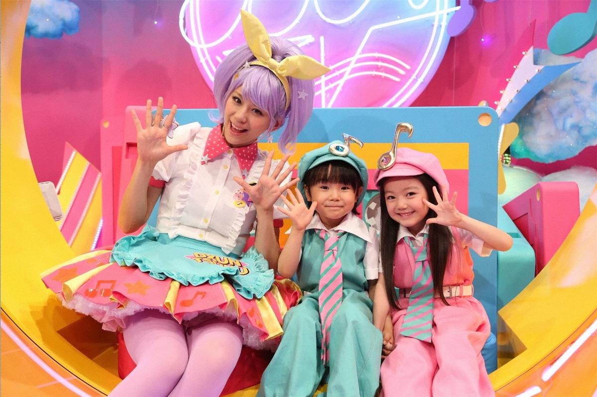 「どぅんつくぱ～音楽の時間～」のMCを務める西内まりや、寺田心、西澤愛菜。 (c)フジテレビ