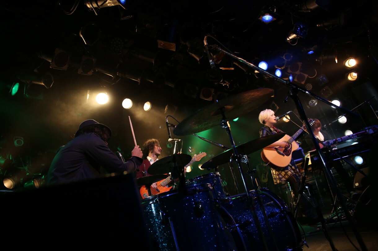 FLOWER FLOWER、“衝撃起こす”初CD「実」