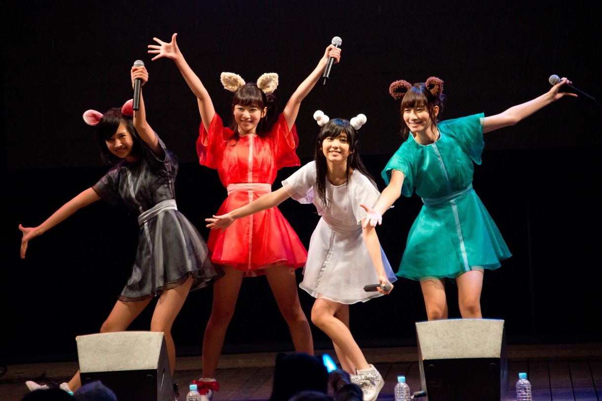 赤マルダッシュ☆「食べて、笑って、生きていく。」CD発売記念イベントの様子。