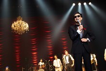 東京・渋谷公会堂で行われた奇妙礼太郎トラベルスイング楽団ワンマンライブの様子。