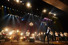 東京・渋谷公会堂で行われた奇妙礼太郎トラベルスイング楽団ワンマンライブの様子。