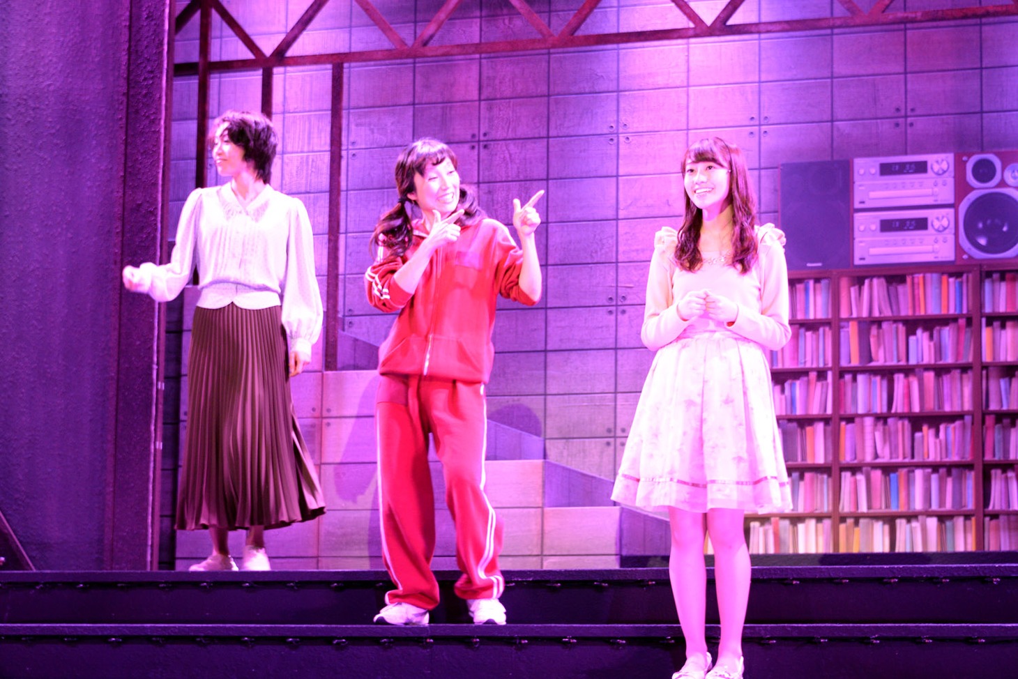 「Mr. カミナリ」公開舞台稽古の様子。