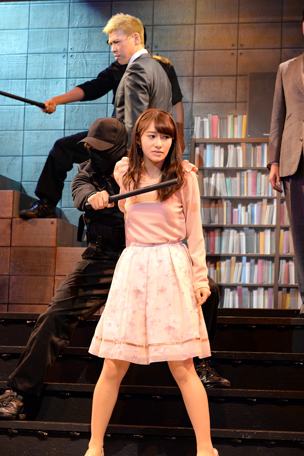 「Mr. カミナリ」公開舞台稽古の様子。