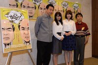 左から三宅裕司、桜井玲香、衛藤美彩、小倉久寛。