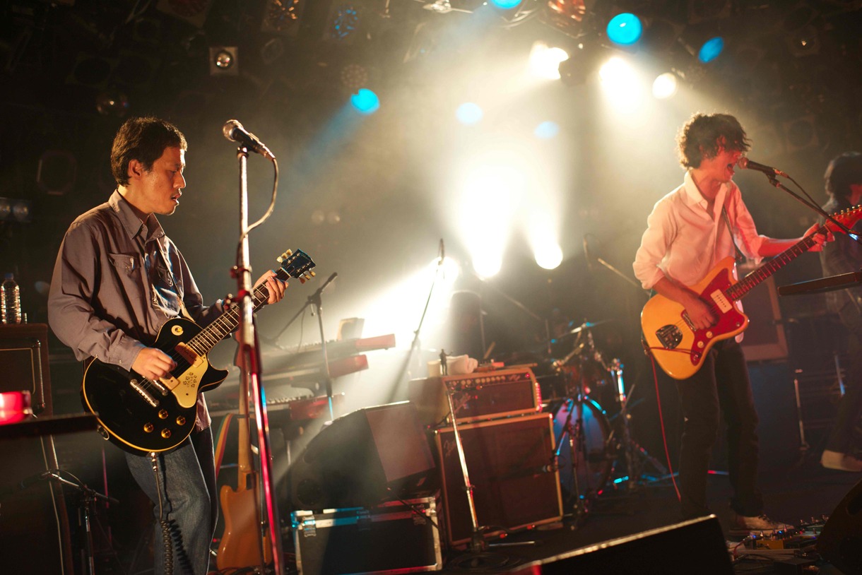 「GRAPEVINE club circuit2014」東京・渋谷CLUB QUATTRO公演の様子。