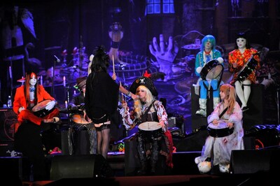 今週の人気画像2位は「VAMPSハロウィン初日に女海賊HYDE見参」より、「HALLOWEEN PARTY 2014」10月17日公演の様子。（撮影：今元秀明、緒車寿一）