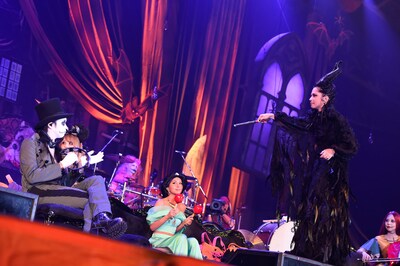 今週の人気画像3位は「VAMPSハロウィン2日目は豪華ディズニー縛り」より、「HALLOWEEN PARTY 2014」10月18日の様子。（撮影：今元秀明、緒車寿一）