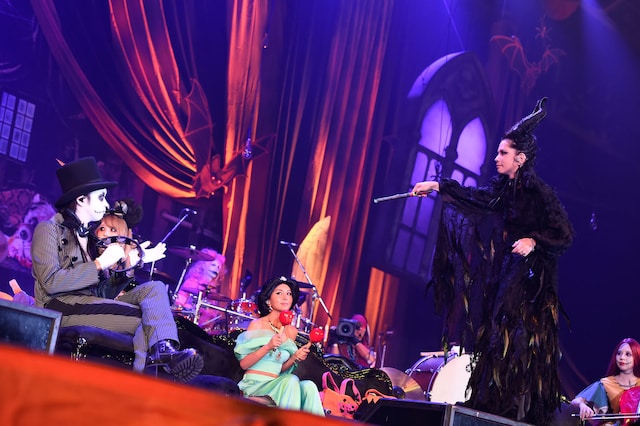 今週の人気画像3位は「VAMPSハロウィン2日目は豪華ディズニー縛り」より、「HALLOWEEN PARTY 2014」10月18日の様子。（撮影：今元秀明、緒車寿一）