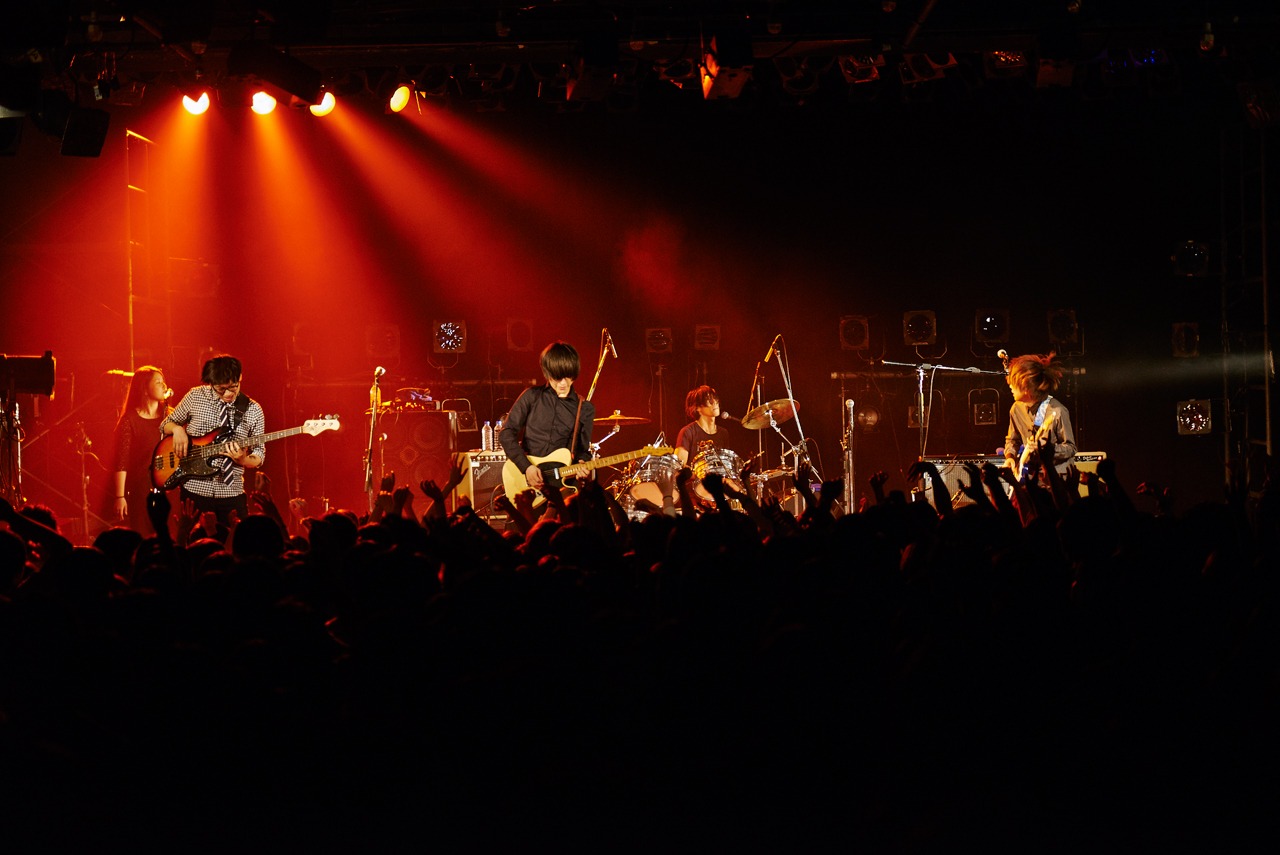 indigo la Endワンマンツアー「ハートは4つ」LIQUIDROOM公演の様子。（撮影：オノツトム）