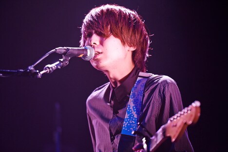 川谷絵音（Vo, G）（撮影：オノツトム）