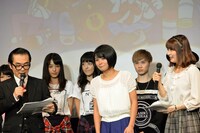 「LINE オーディション」グランプリ・足立佳奈（中央）